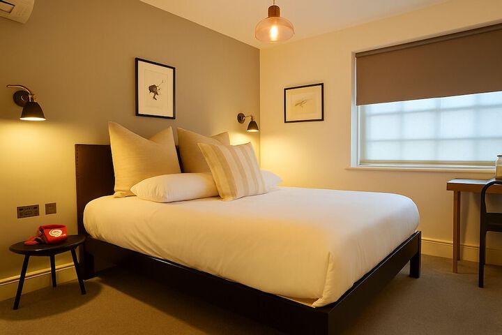 Room 16 of 39