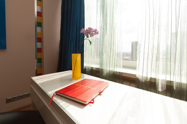 Room 105 of 176