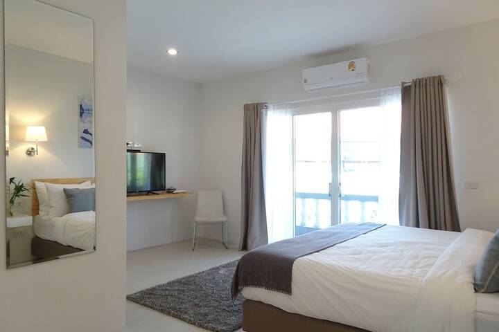 Room 13 of 102