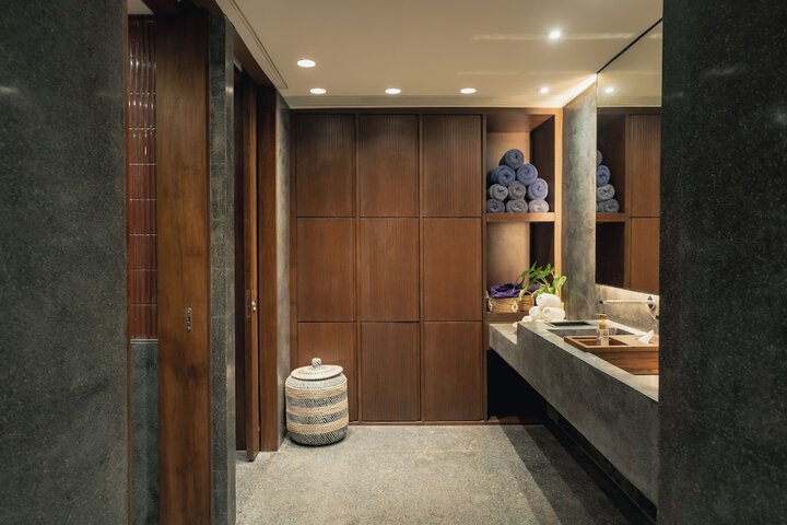 Entrance & Lobby