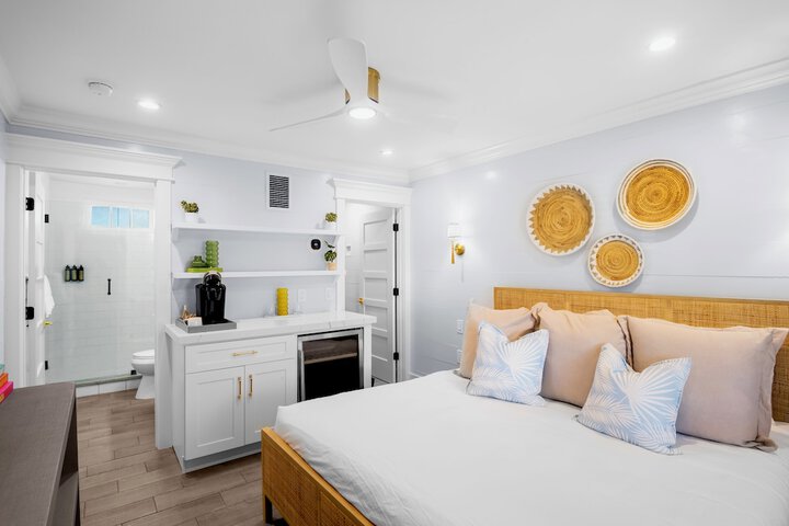 Room 41 of 230