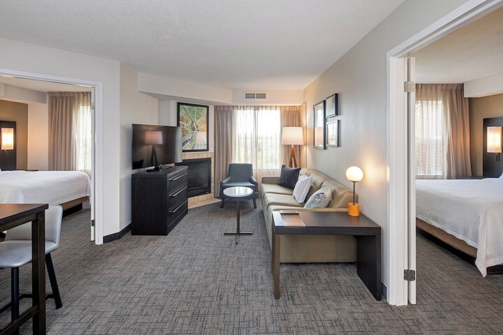Room 3 of 34