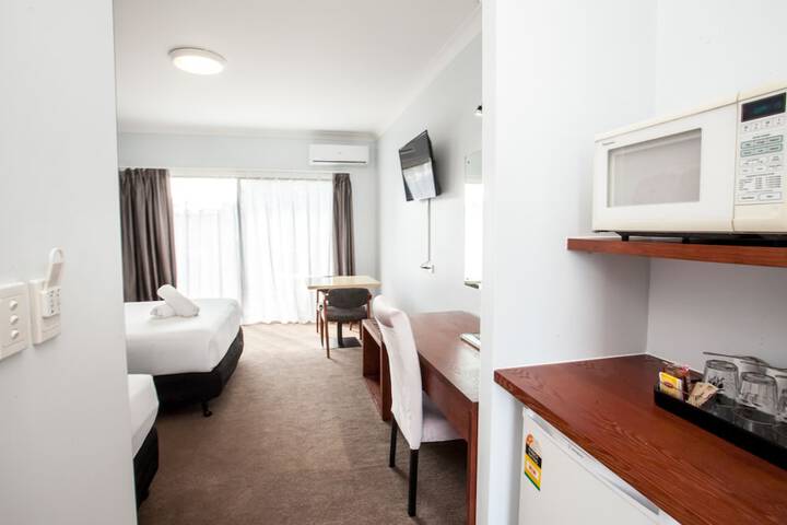 Room 16 of 44