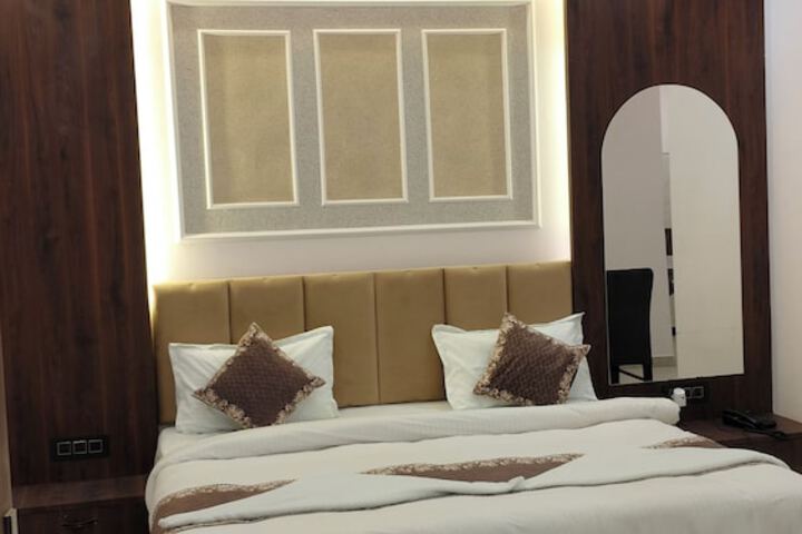 Room 52 of 118