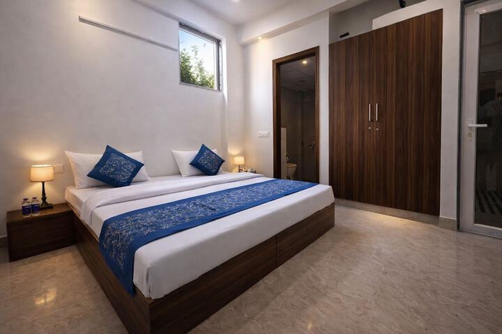 Room 10 of 37