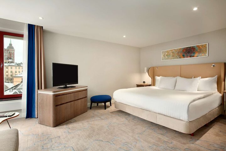 Room 32 of 167