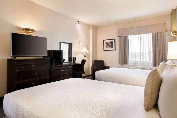 2 Double Beds (3 of 5)