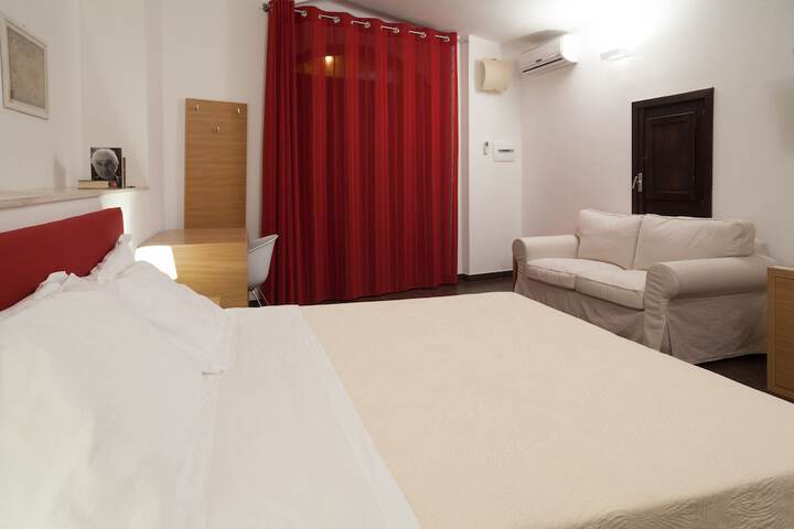 Room 2 of 89
