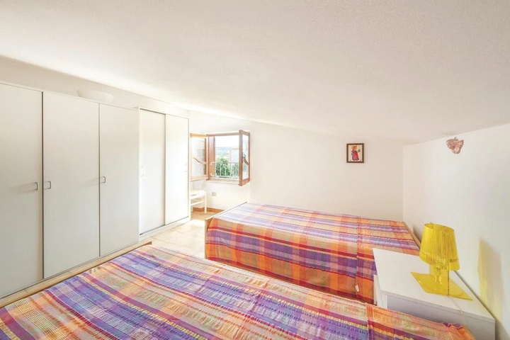 Room 5 of 14