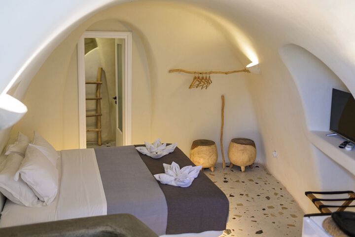 Room 2 of 102