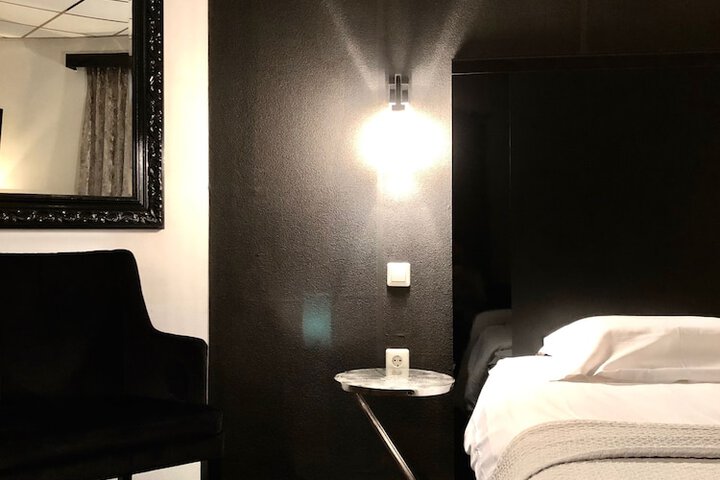 Room 9 of 39