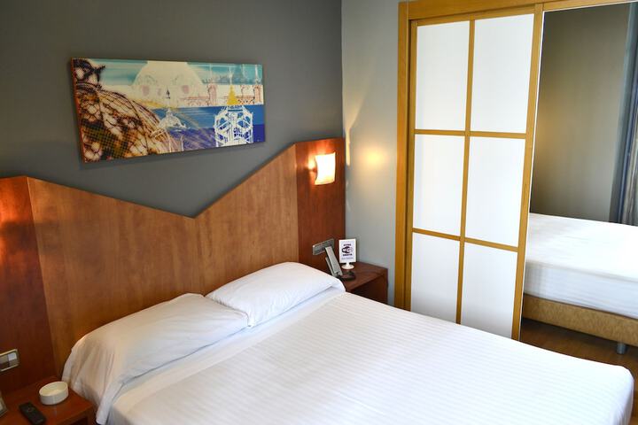 Room 6 of 32