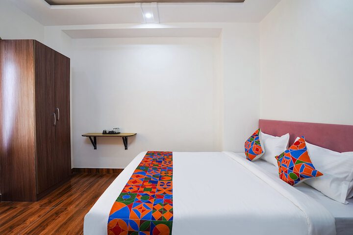Room 28 of 34