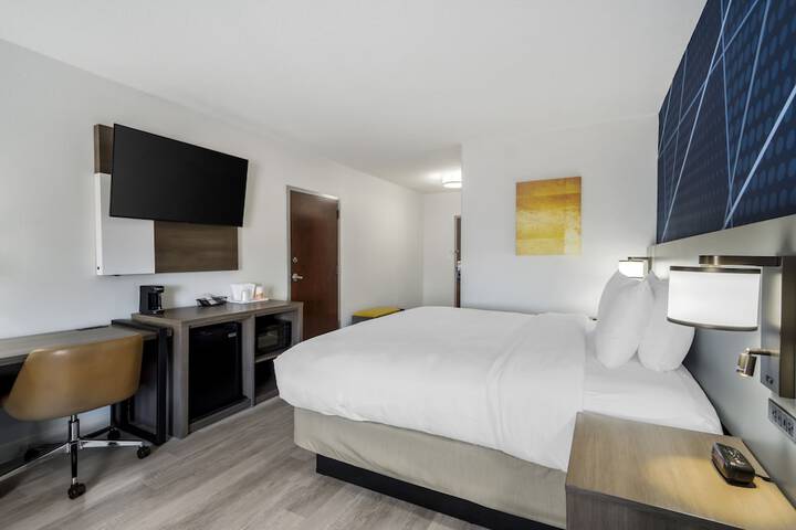 Room 11 of 28