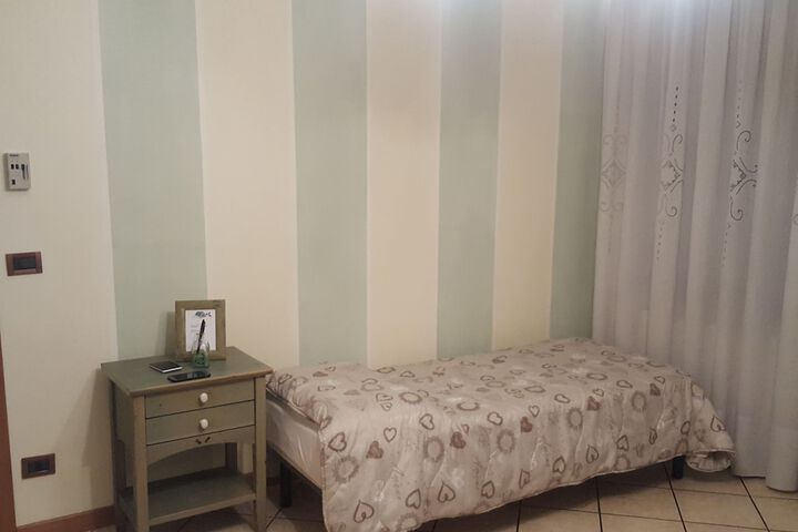 Room 4 of 43