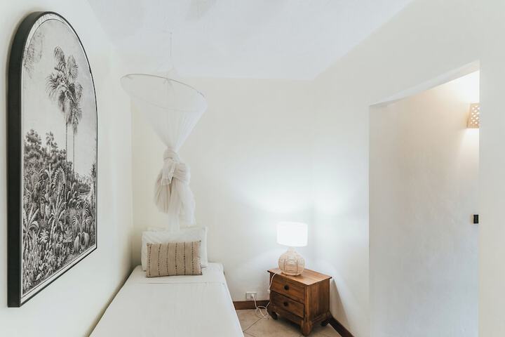 Room 10 of 74