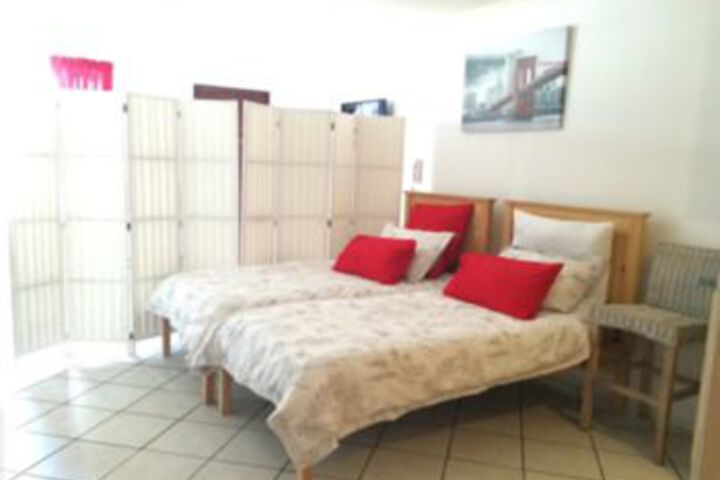 Room 4 of 16