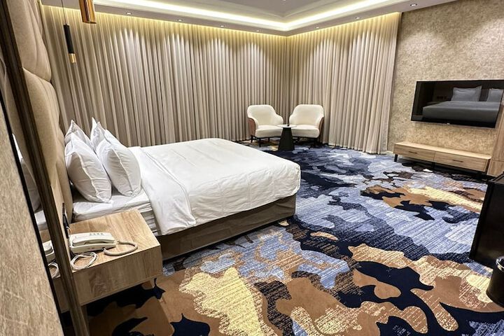 Room 8 of 14