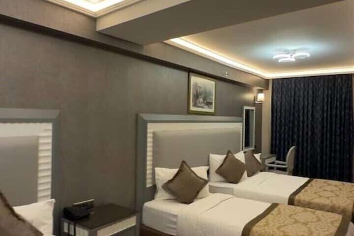Room 9 of 20