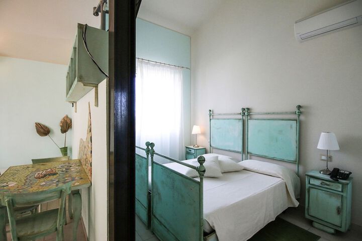 Room 7 of 35