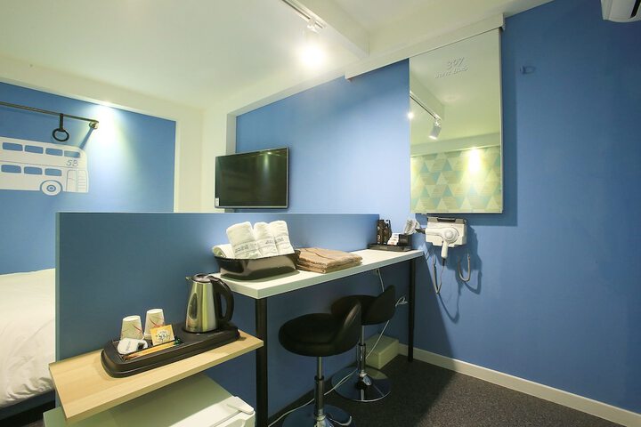 Room 12 of 40