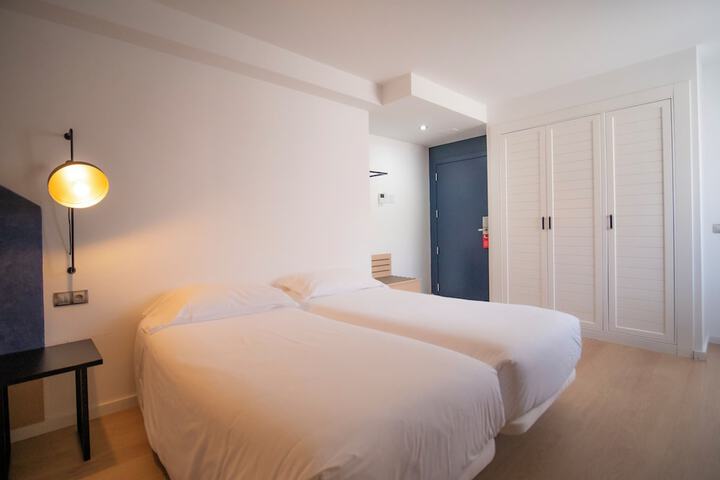 Room 9 of 118