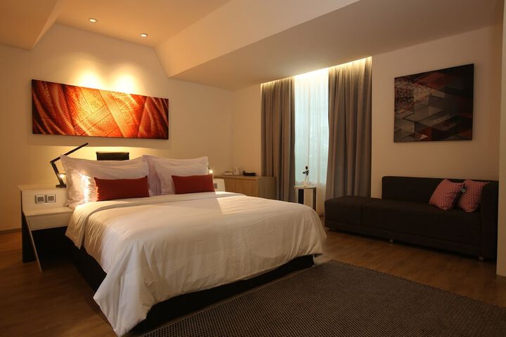 Room 6 of 43