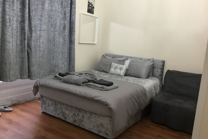 Room 3 of 6