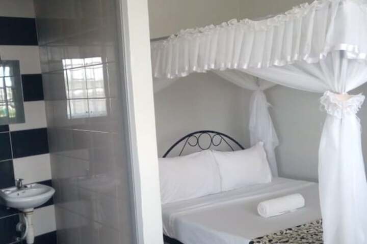 Room 7 of 16