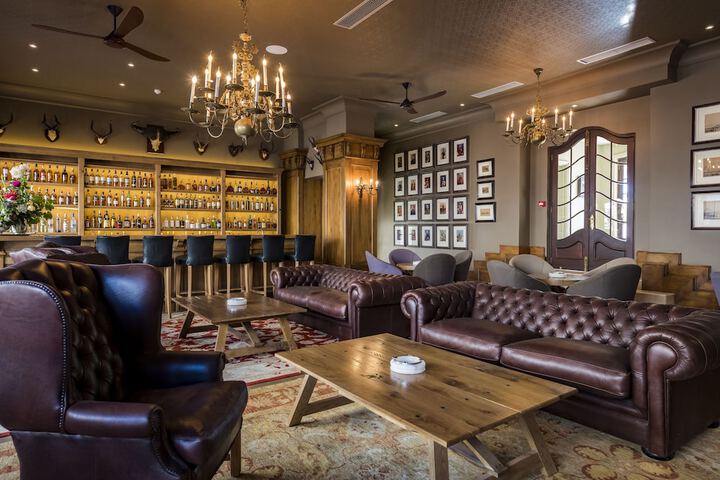 Lounge 88 of 112