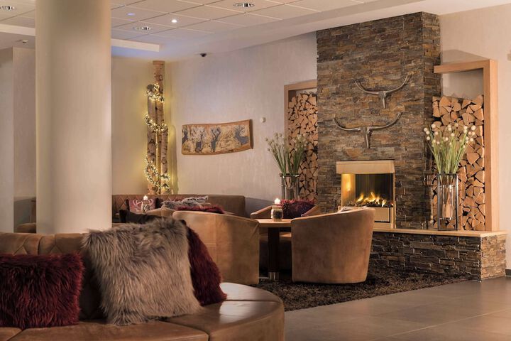 Entrance & Lobby