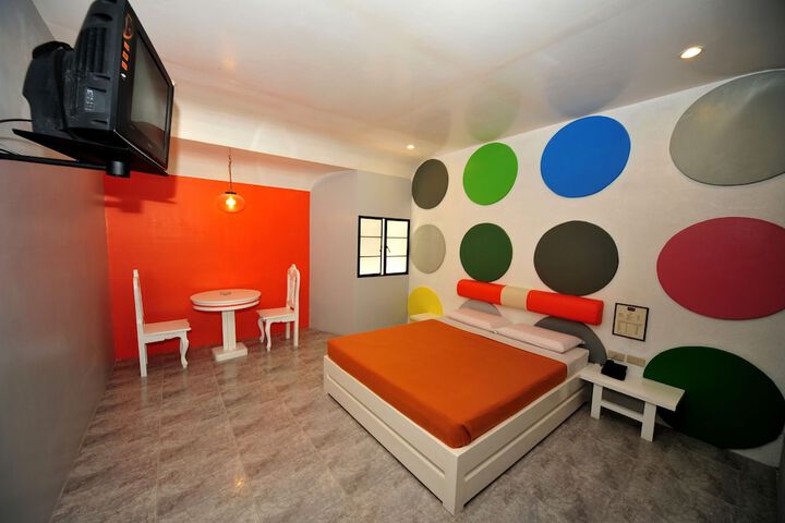 Room 6 of 45