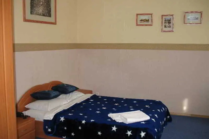 Room 5 of 16
