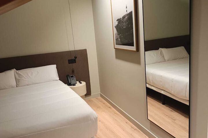 Room 7 of 27