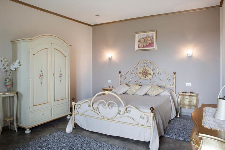 Room 2 of 69