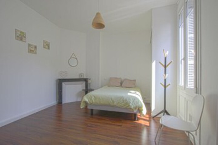 Room 42 of 60