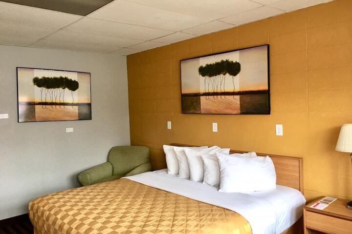 Room 10 of 12