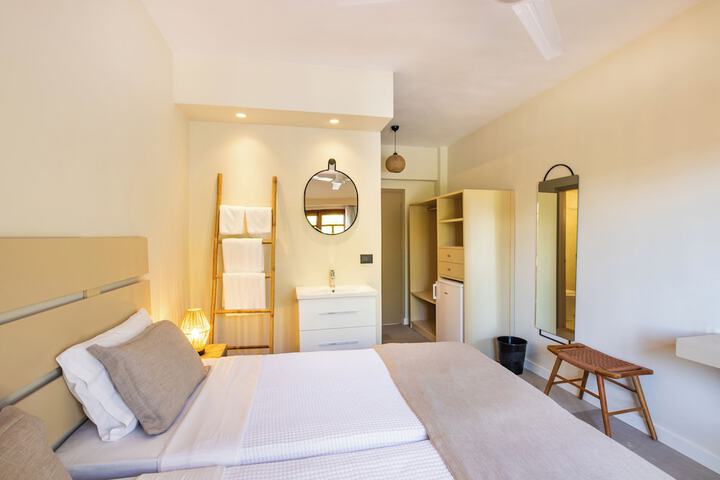 Room 2 of 25