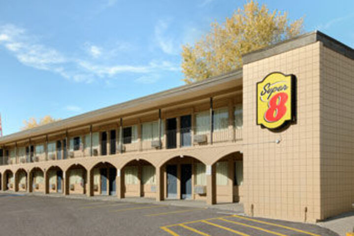 Super 8 Village Calgary Ab