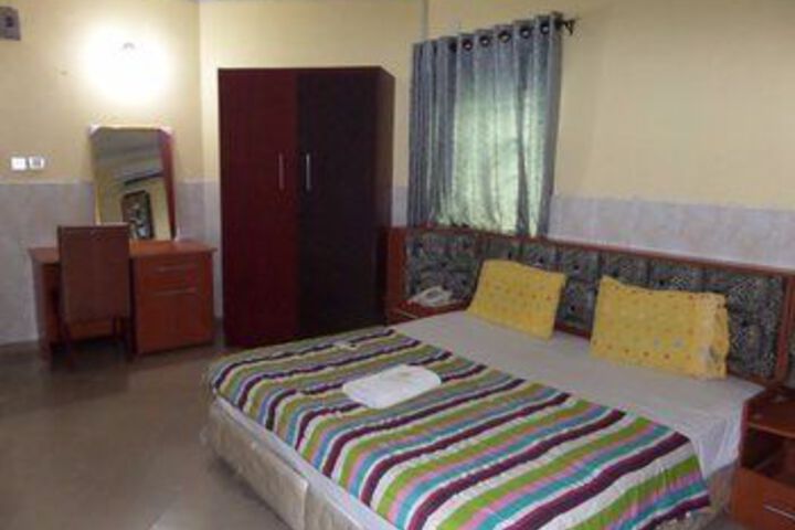 Room 16 of 32