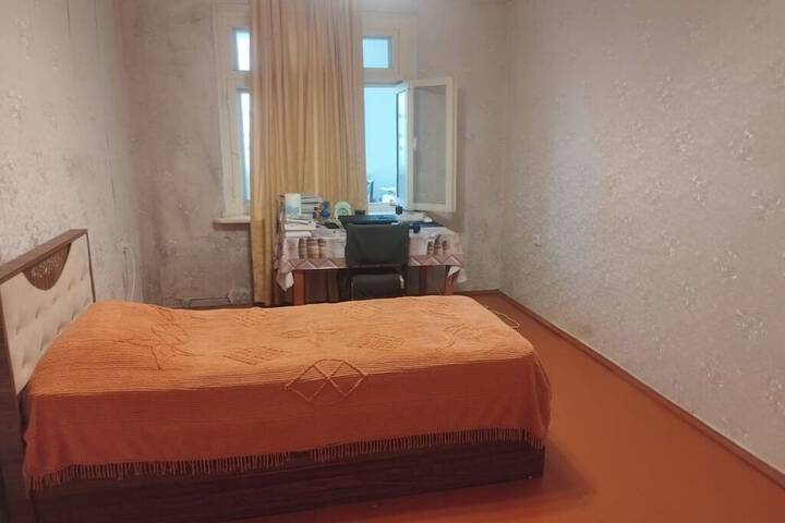 Room 2 of 6
