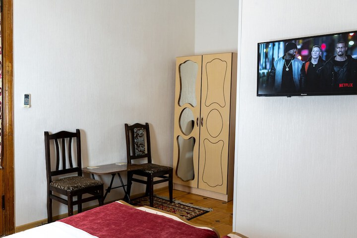 Room 33 of 81