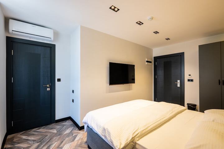 Room 4 of 15
