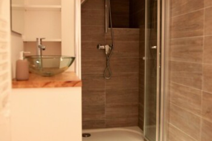Room 8 of 38