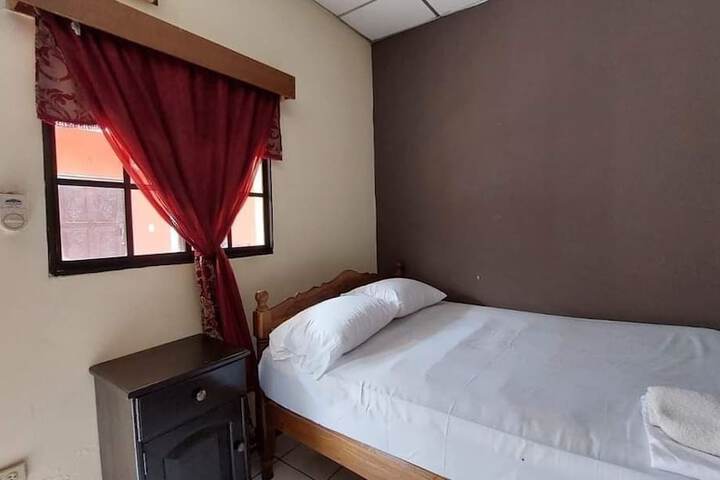 Room 6 of 10