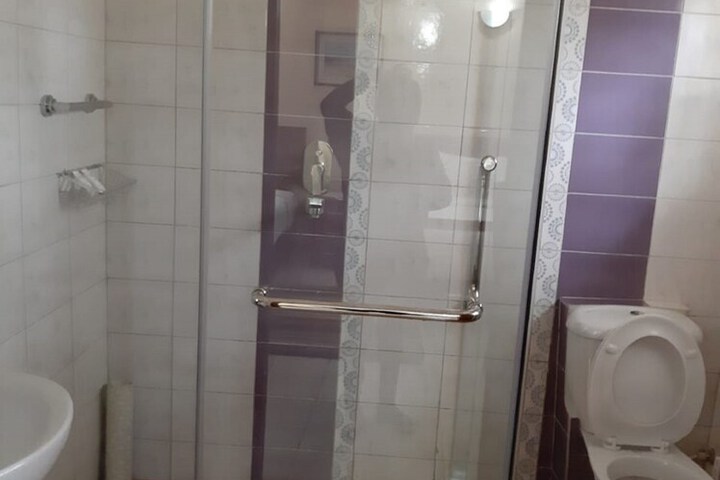 Room 9 of 18