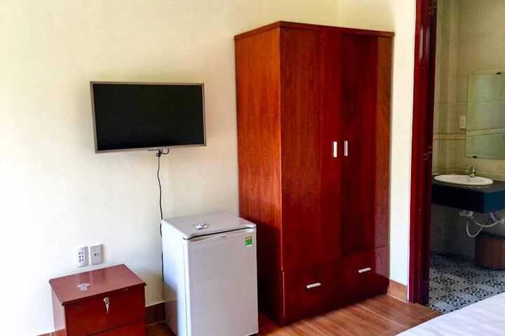 Room 11 of 37