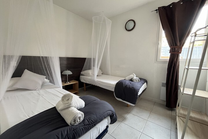 Room 6 of 37