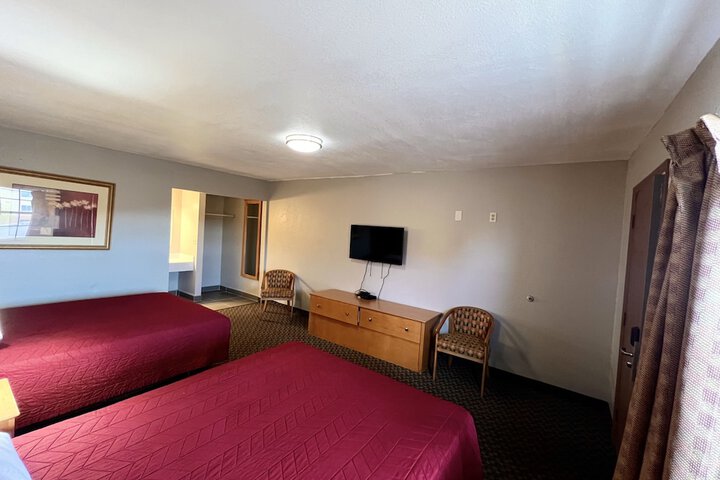 Room 6 of 12