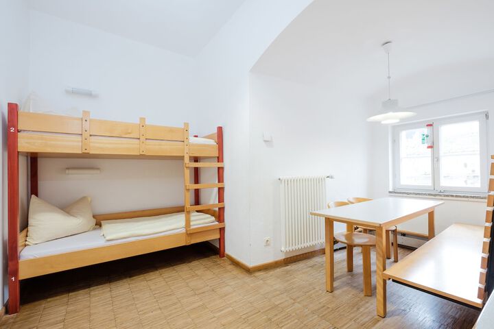 Room 17 of 37